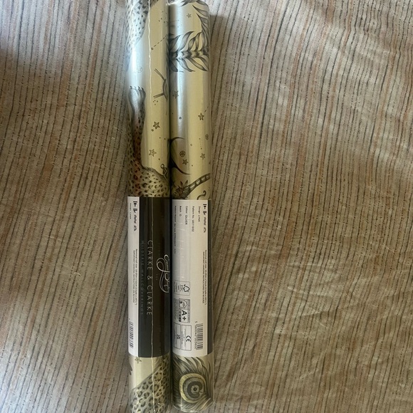 - Emma J. Shipley Lynx Wallpaper in Gilver 1 Roll - Picture 3 of 5